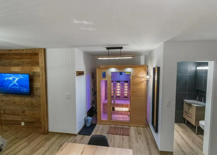 Renove Avec Vue Panoramique Et Sauna דירה
