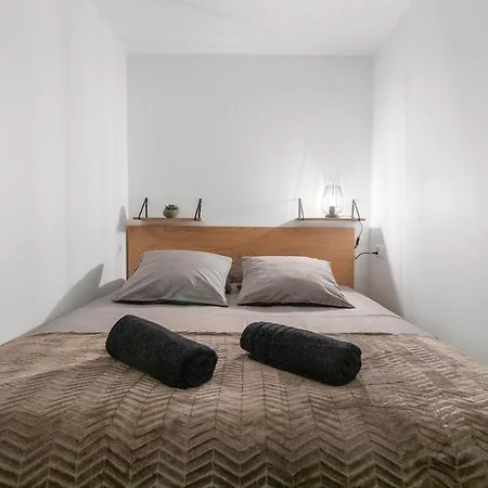 Renove Avec Vue Panoramique Et Sauna דירה