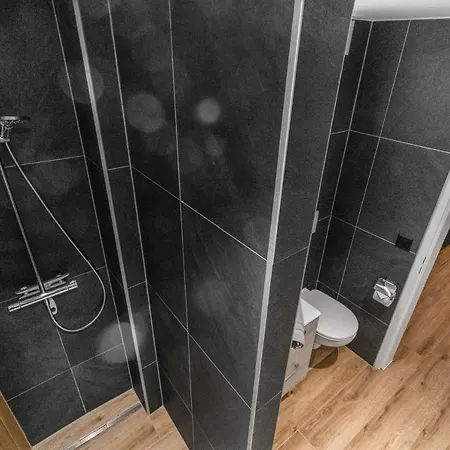 Renove Avec Vue Panoramique Et Sauna דירה